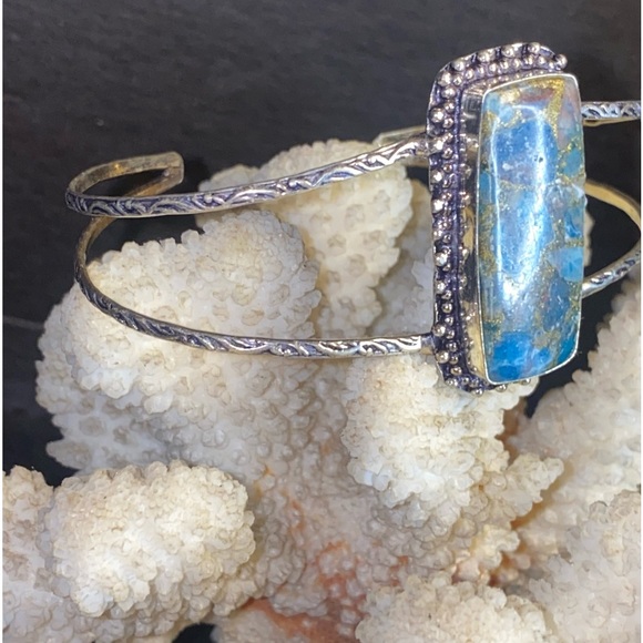 Sale - Copper Turquoise Natural Gemstone handcrafted cuff - Picture 4 of 7